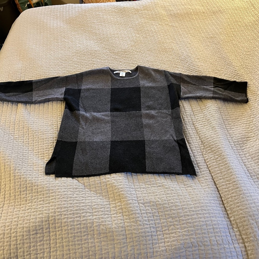 Max Studio ladies’ sweater | size small